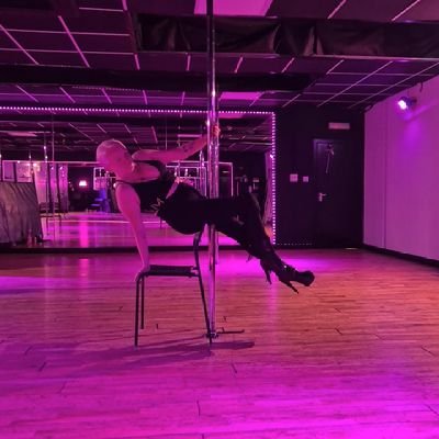 BUTCHERJ75's profile picture. RFC💙 @WadeJo8 Bestie 🥰 @Kensingtongore X Big Brother.... lift weights 🏋‍♀️ run (well try)🏃‍♀️... pole fitness and much more...also behind a butchers counter