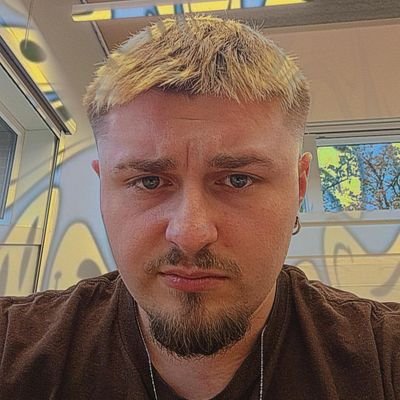 TrouPopulaire's profile picture. Drag Race 🏁👑, Naruto 🐸 & Black Clover 📖 | 25yo 🏳️‍🌈 | oe j'suis un gaucho