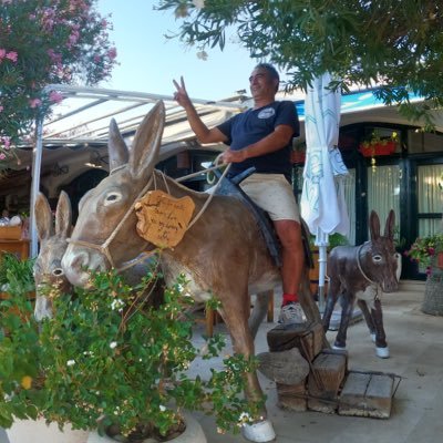 jiyankft's profile picture. Dûr nesekine,nêzîk nê,tu li kube li wir bisekine.✌️💚❤️💛✌️