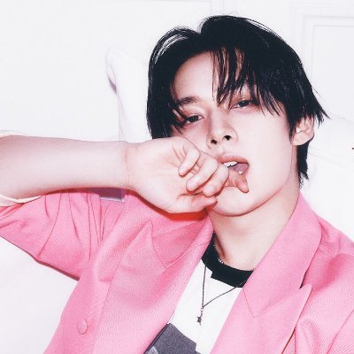 8_juststraykids's profile picture. 🥢 sake: ⇢ #스트레이키즈 ⇢ i caught myself smiling thinking in you—♡