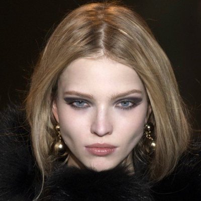 gothicmorocha's profile picture. curtiendo mambo con bucktick de fondo