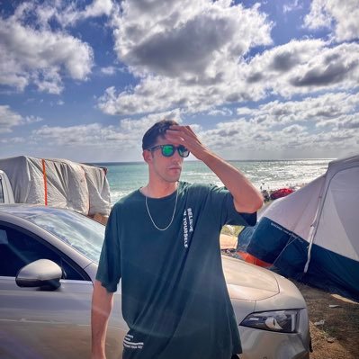 fbliuser's profile picture. rüyayı devam ettirmek gibi çaresiz hissettirir hayat