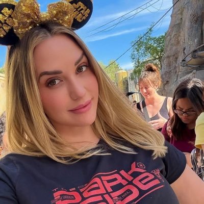 KateAlexmo8610's profile picture. 