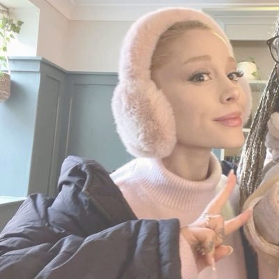 joliecorde's profile picture. ☼ ⋆｡˚⋆ฺ get well soon ☆ ( you can feel it, feel it ) - fan of ariana since 2015 ! 🦌🌸