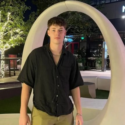 JakeWeet's profile picture. Decentralized art curator 🎨 | On-chain dreamer 💫 $CC