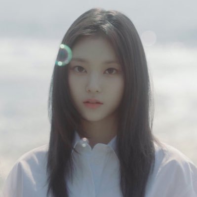 talkintoaghost's profile picture. @newjeansholic