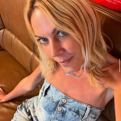 stephanie345123's profile picture. 