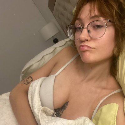 livmoon35's profile picture. 19yo cashier tryna make rent