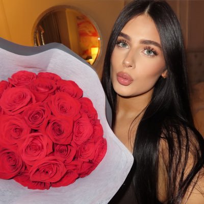 carahvnter's profile picture. zero likes will never stop me from tweeting