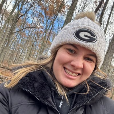 carlyczifra19's profile picture. 