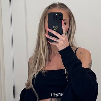 FoxyTats's profile picture. spoiled brat, goddess, wallet drainer. make me richer or go away. Canadian🇨🇦