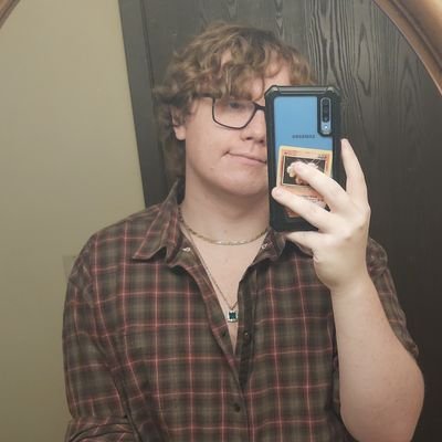 abiggaymistake's profile picture. 24•Gay•he/they•I like pokemon, music, nature, and comics•18+ rts occasionally•