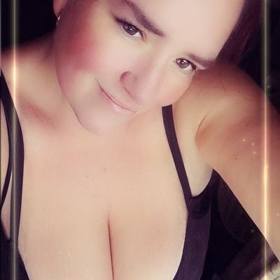 fleicgirl's profile picture. loves pretty things, curse words, 📚📖, ☕, 🍒🍒