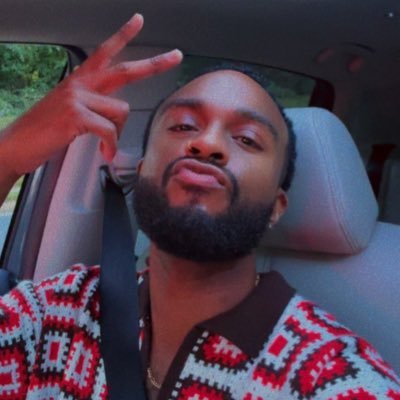 JustKeep_sMILEN's profile picture. it’s never luck babes, it’s always God 😘 tootles