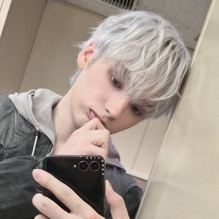 1ofthetxt's profile picture. 20 ݁ᛪ༙ ” 거울 앞에서 난 또 굴복해 „ | @tatdmn_