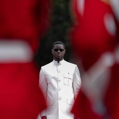 Bigzou11's profile picture. Gestionnaire de portefeuille en banque, Passionné par l'accompagnement financier. ici pour échanger avec bienveillance. Bâtir aujourd'hui pour réussir demain.