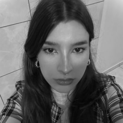 isaintreal's profile picture. 