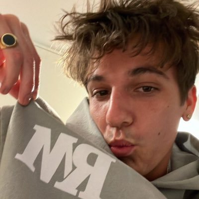 tuckersluvs's profile picture. don’t you compromise … ⏾⋆.˚