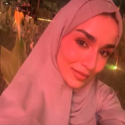 Abeeraad_'s profile picture. ER Nurse | Real And Rare 🌺