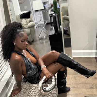 JesCarlye's profile picture. God 1st † my kids.