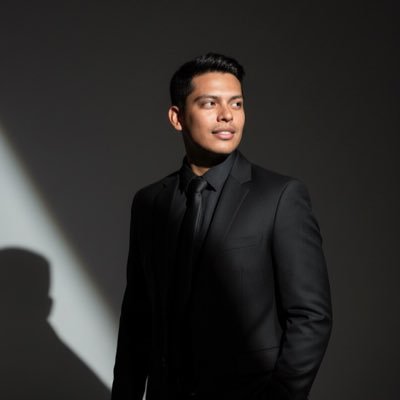 LuisFabra19's profile picture. “Un pueblo que elige corruptos, impostores, ladrones y traidores, no es víctima, es cómplice” George O. | Lic. Ciencias Sociales | Mg. En educación | Docente