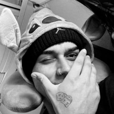 mmicath's profile picture. ㅤ     ㅤ  ㅤ      ㅤ    in wonderland