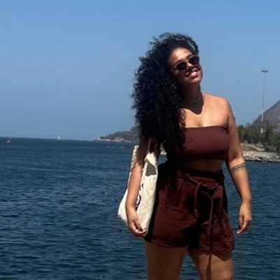 laenaoliv_'s profile picture. mestre na arte de tagarelar