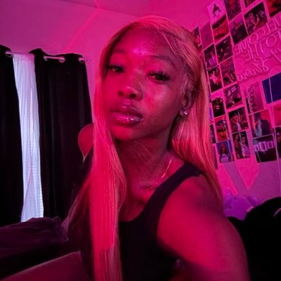 taysofinee's profile picture. you’re a slut :)