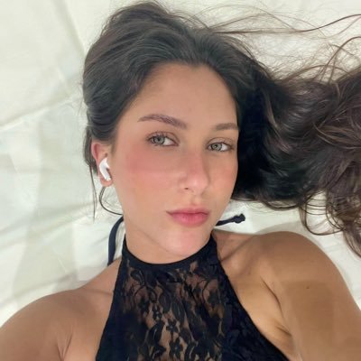 habredealcanzar's profile picture. don't like reality, it's way too clear for me