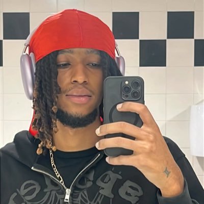 baehelpnell's profile picture. 