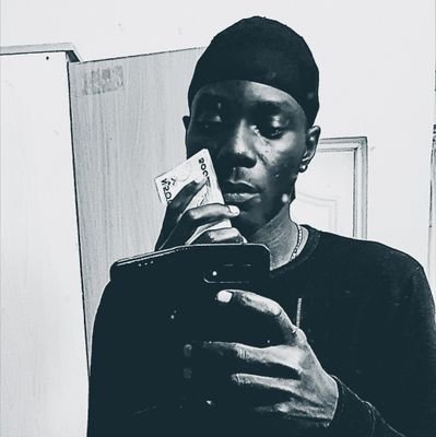 lyfOgoh's profile picture. model.  

Made of many artistic molecules. 

under development 

lagos! 🇳🇬