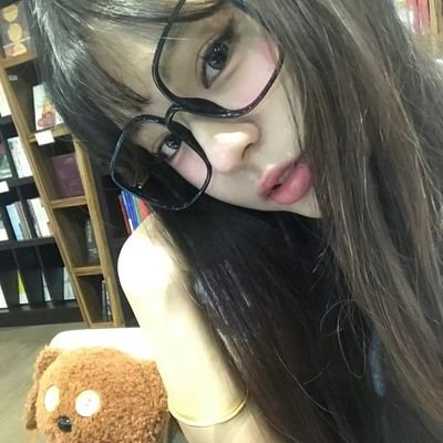 xiiuyui's profile picture. nana suka ngemilin es batu