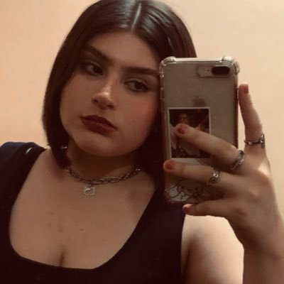 sooopaniagua's profile picture. del éxtasis hacia el dolor se trituró tu corazón, me dijiste “no te asustes al mirarme las muñecas” ;ਓ