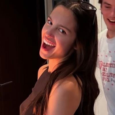 livwmpire's profile picture. but i am the girl i've always been