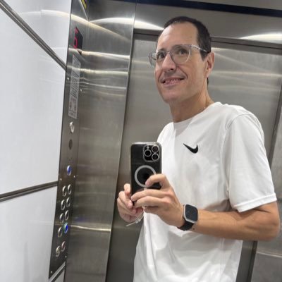 aviw100's profile picture. 