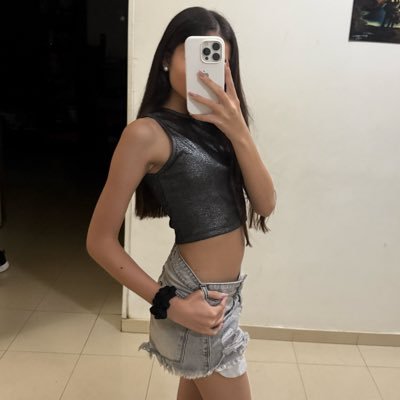 anni_drn's profile picture. 