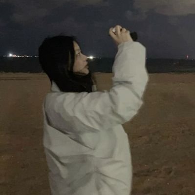 starlvsky's profile picture. like a shooting star, brief but beautiful.