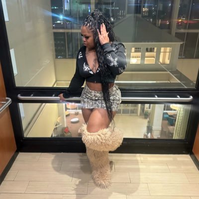 _MontriceD's profile picture. ..... to the moon and back 🌙💕 RIP GRANNY 🖤 #PinkForKala 💗 #TheJaeCode 💚