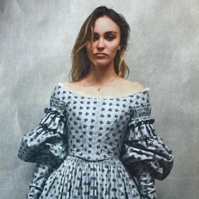 owaifsis's profile picture. tart with her tits out