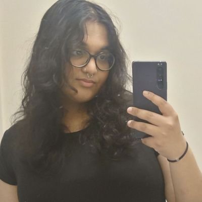 heyitsnaviii's profile picture. she/her | 24 | 🏳️‍⚧️ | annoying evil bisexual woman