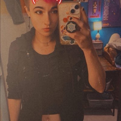 jambiwind's profile picture. gay enby walking shitpost 💜 capricorn ☀️leo ⬆️ libra 🌖 smoke skooma, worship daedra