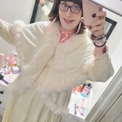 atziluthdreamer's profile picture. ♡ 33 year old high femme lesbian, trying to live a quiet gentle life ♡ she/they ♡ femme4butch exclusively! ♡