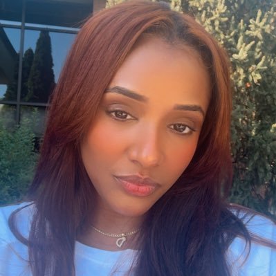 desireermrz's profile picture. 