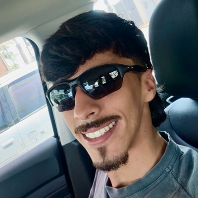 lilrallie's profile picture. enquanto tão dando palco, o maluco ta twettando