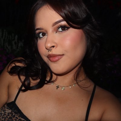 emmaspharmacy's profile picture. aspiring dj, poet, housewife, fbi agent, model, bookstore owner, twitch streamer