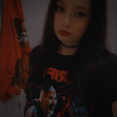 worried_moon's profile picture. 26 / audhd / wife / lover of film & horror / grunge enjoyer / bookworm / physical media collector