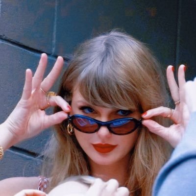 itsmajojojo's profile picture. 🇲🇽SP11 / CS55/ Taylor Swift erasx2/ 5sos x1/ tøp/ Aaron Mercury