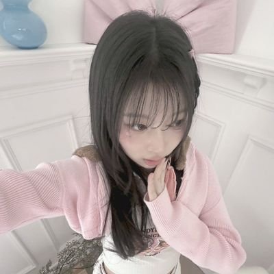 maxshedtwt's profile picture. 𝗌𝗍𝖺𝗋𝗏𝗂𝗇𝗀   𝖿𝗈𝗋   @j͟u͟𝗇𝗀𝗄𝘰𝘰𝗄   !   ꒰ᐢ. .ᐢ꒱