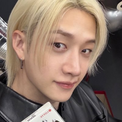 wlfbkki's profile picture. ⊹ ࣪ ˖ bangchan's unpaid pr manager ⋆˙⟡