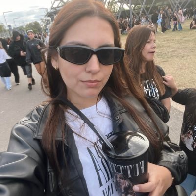 is_notpau's profile picture. charlotte york tercermundista